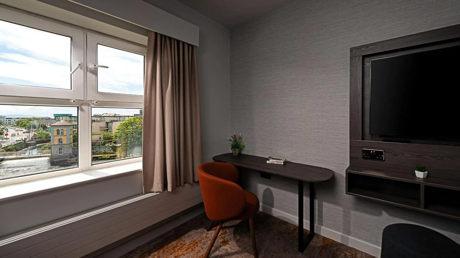****  Leonardo Hotel Galway Ireland